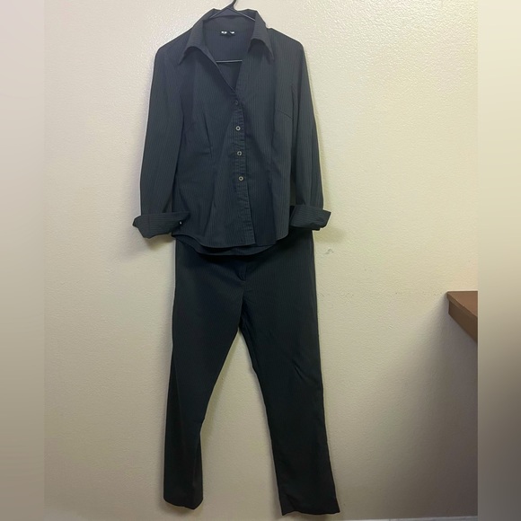 Brand: Epic || Size: 4 (Top and Pants) || Color: Grey - Picture 1 of 6